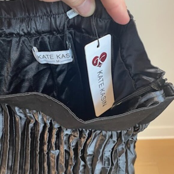 NEW Kate Kasin Women's High Waisted Pleated Swing Skirt Size M Black - Picture 4 of 5